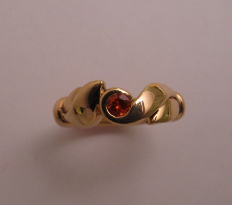 Goldring mit Spessartin